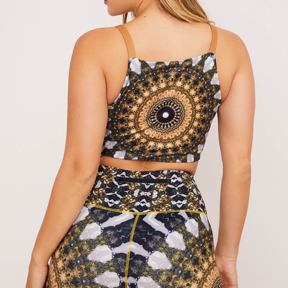 WOLVEN THREADS Noor Reversible Four-Way Cut Out Athleisure Workout Top - Picture 2 of 7